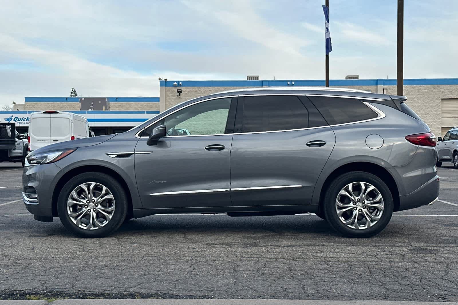 Used 2021 Buick Enclave Avenir w/ Avenir Technology Package image 2