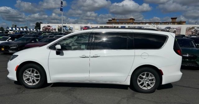 Used 2020 Chrysler Voyager Lxi image 3