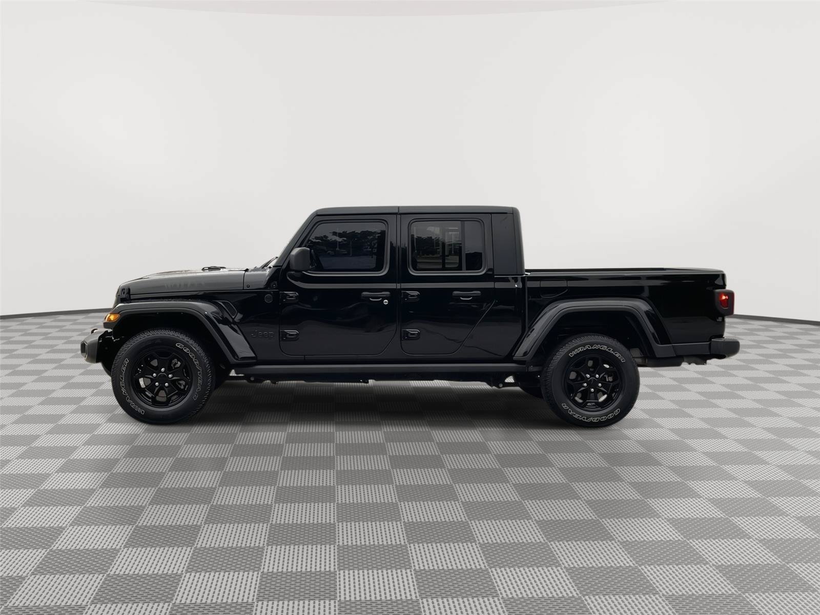 Used 2021 Jeep Gladiator Sport AWD/4WD image 2