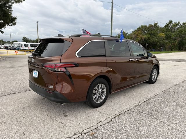 Used 2022 Toyota Sienna XLE FWD image 7