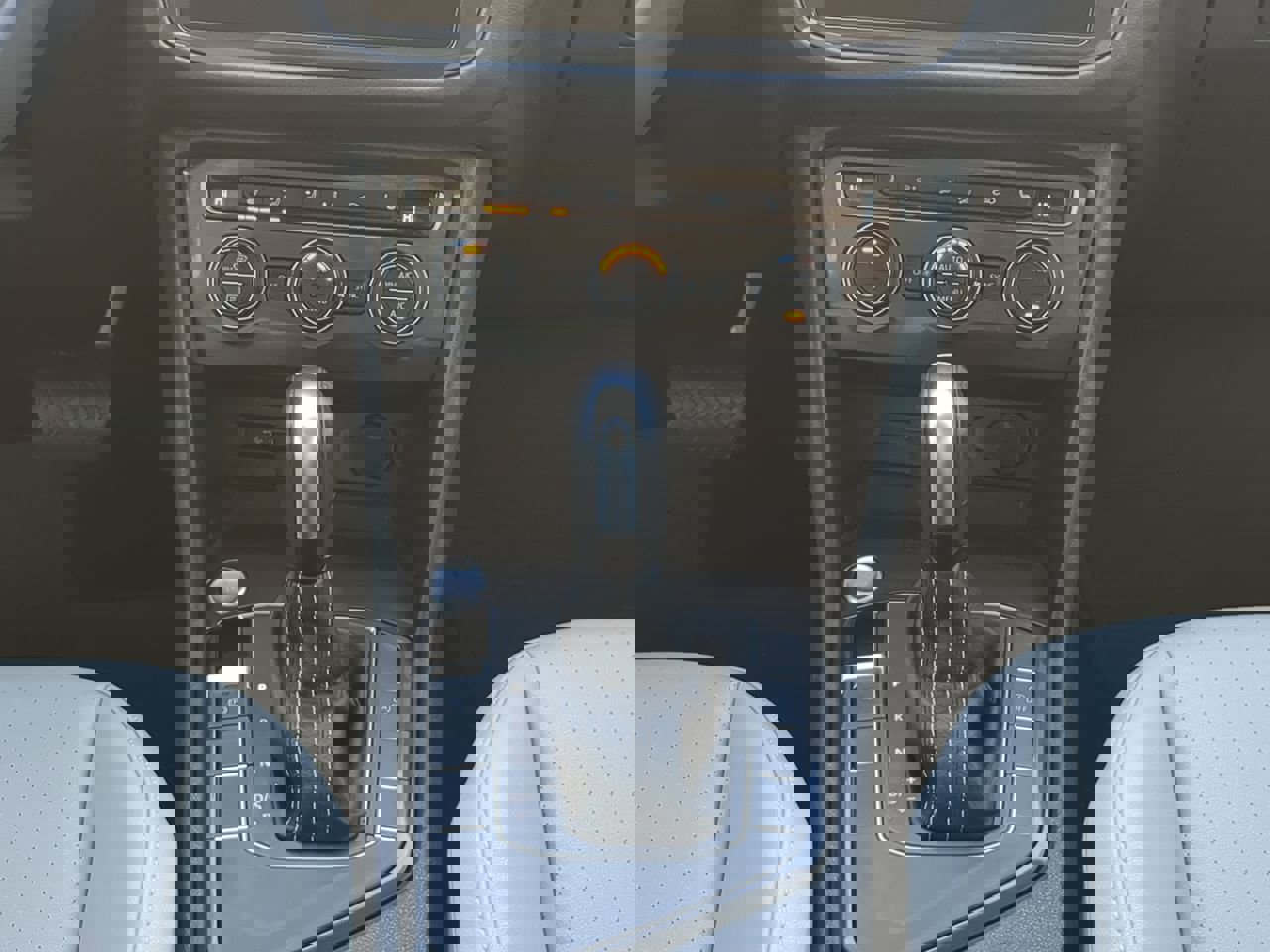 Used 2021 Volkswagen Tiguan SE image 17