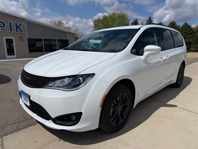 Used 2020 Chrysler Pacifica Touring-L AWD/4WD image 2
