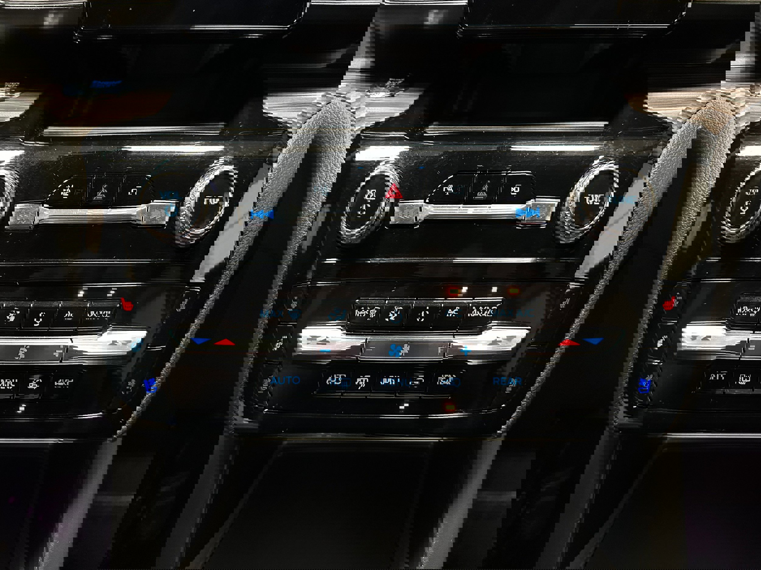 Certified 2023 Ford Explorer Limited w/ Equipment Group 301A image 24