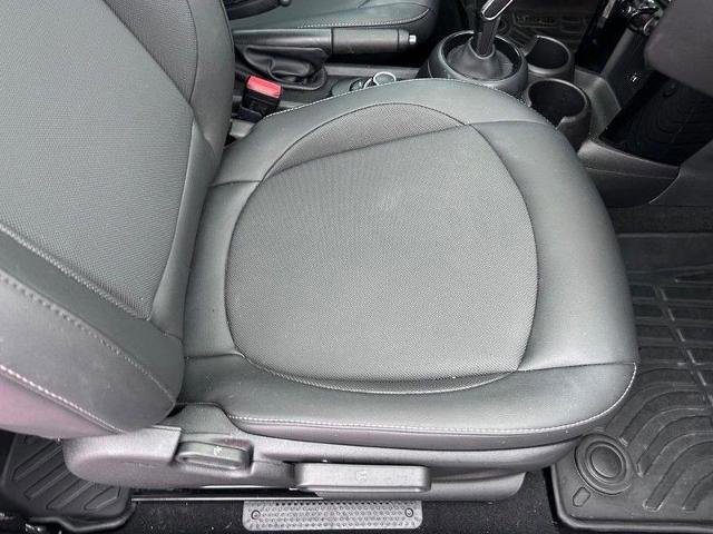 Used 2023 MINI Cooper 2-Door Hardtop image 17