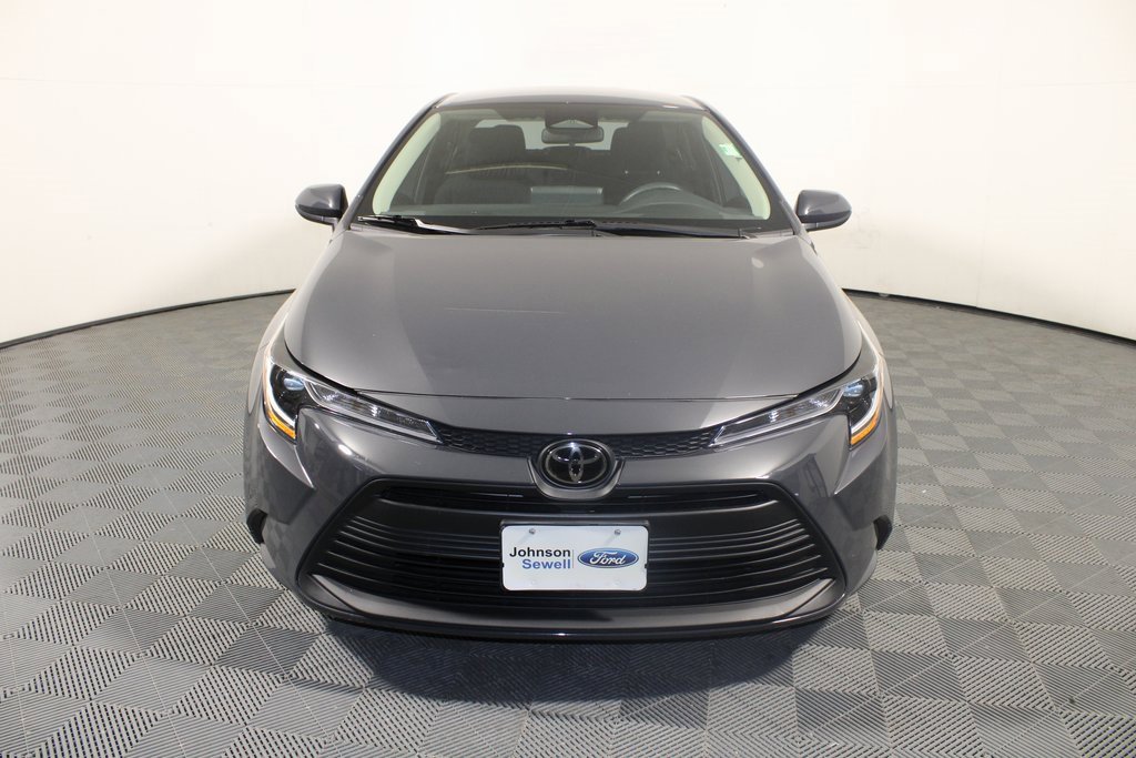 Used 2024 Toyota Corolla LE image 3