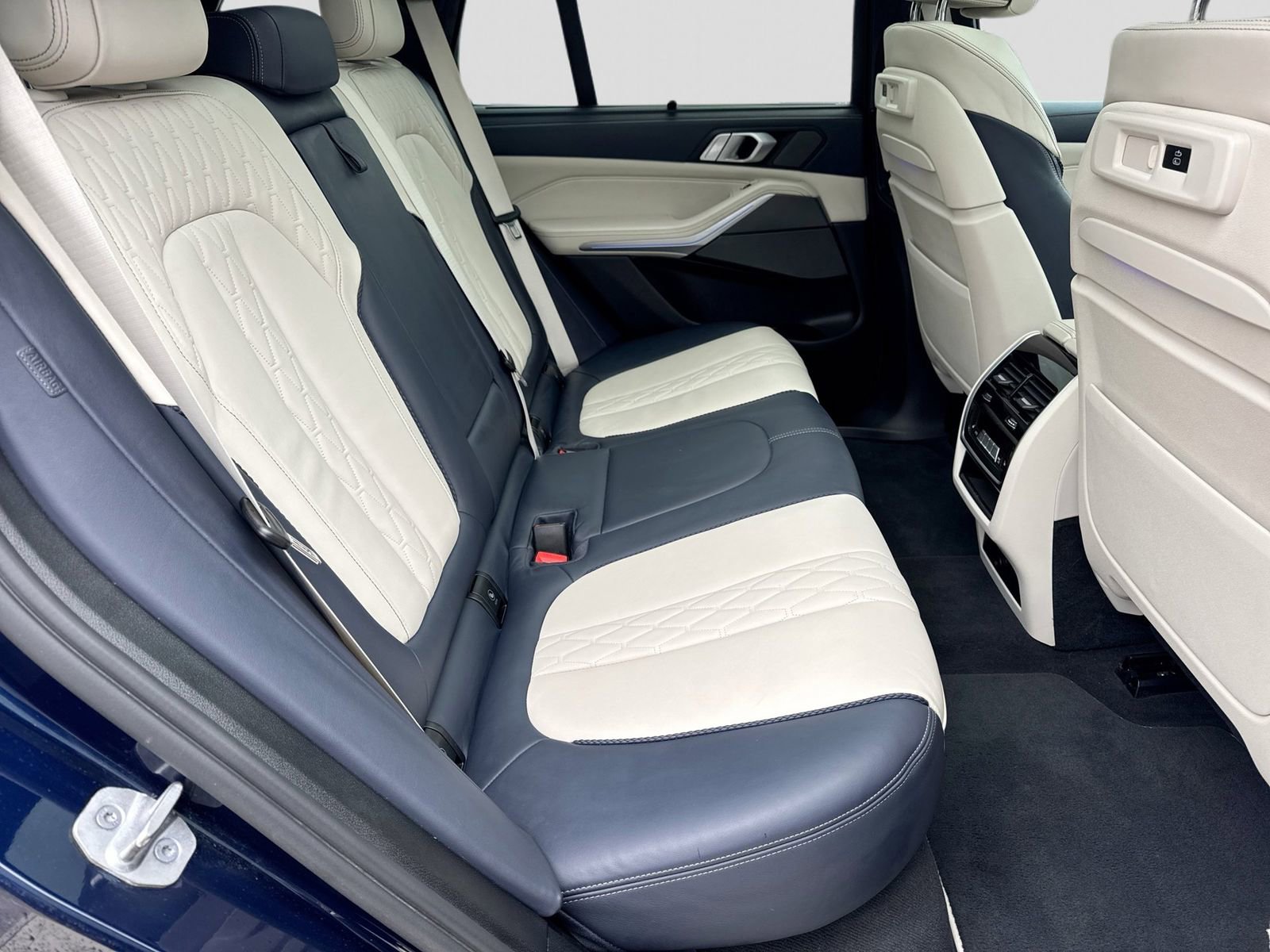 Used 2021 BMW X5 M50i AWD/4WD image 23