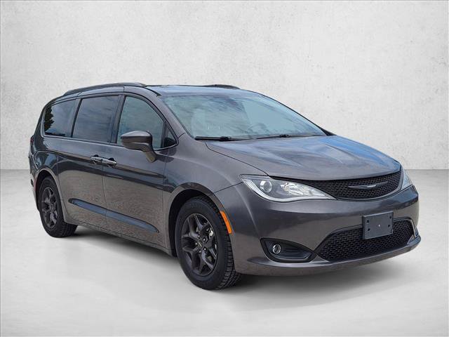 Used 2018 Chrysler Pacifica Touring-L Plus FWD image 3