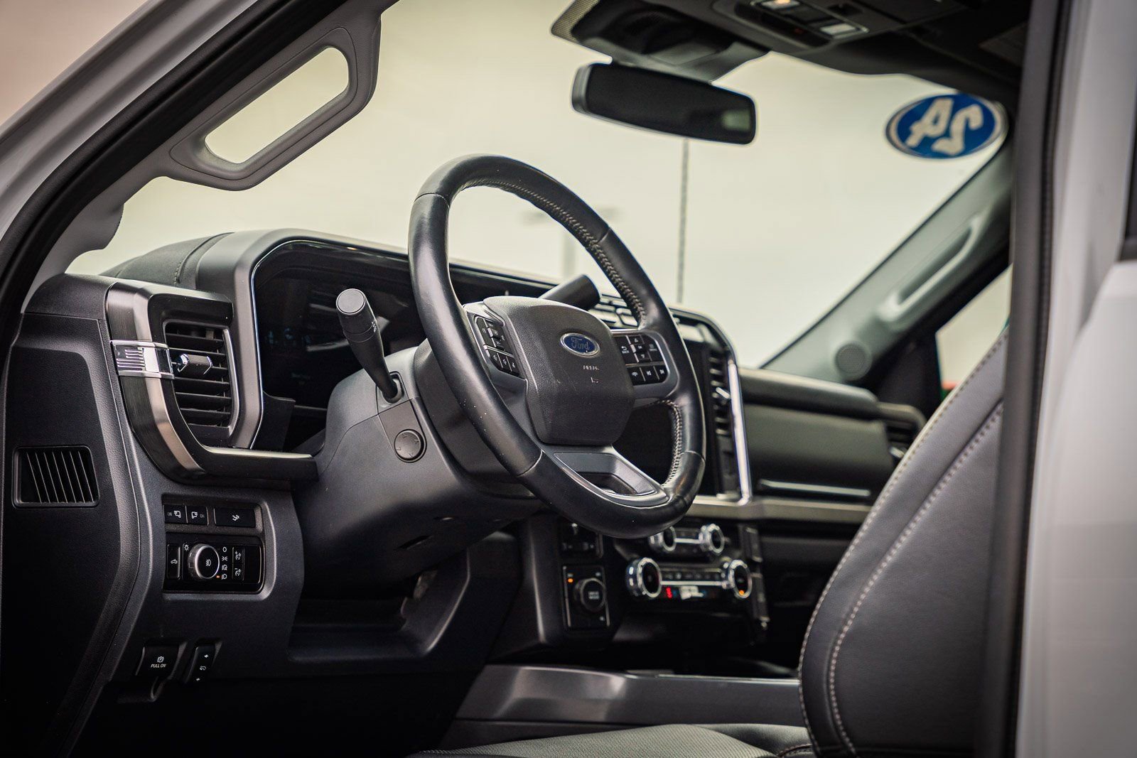 Certified 2024 Ford F350 Lariat image 30