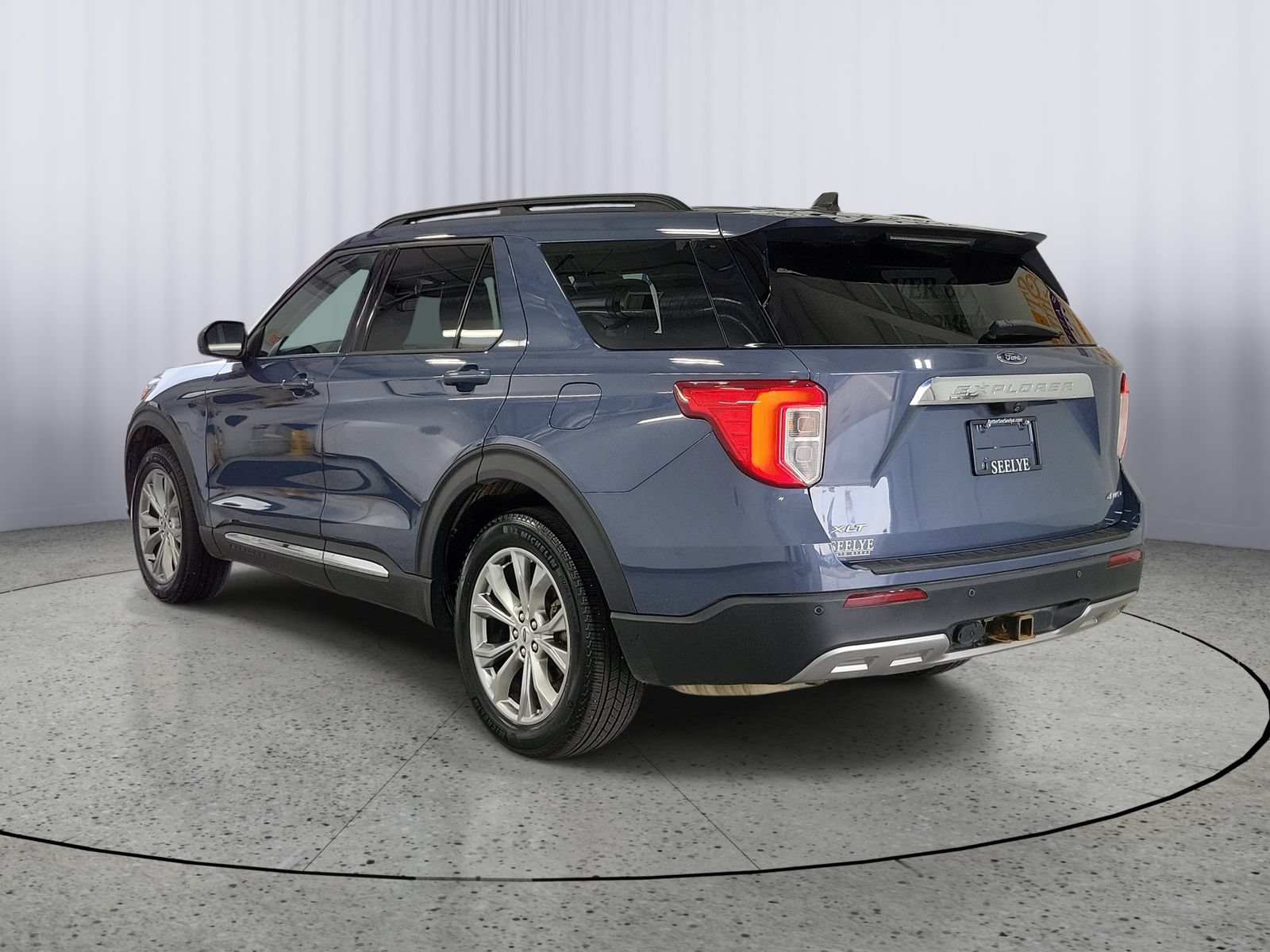 Certified 2021 Ford Explorer XLT w/ Equipment Group 202A AWD/4WD image 3