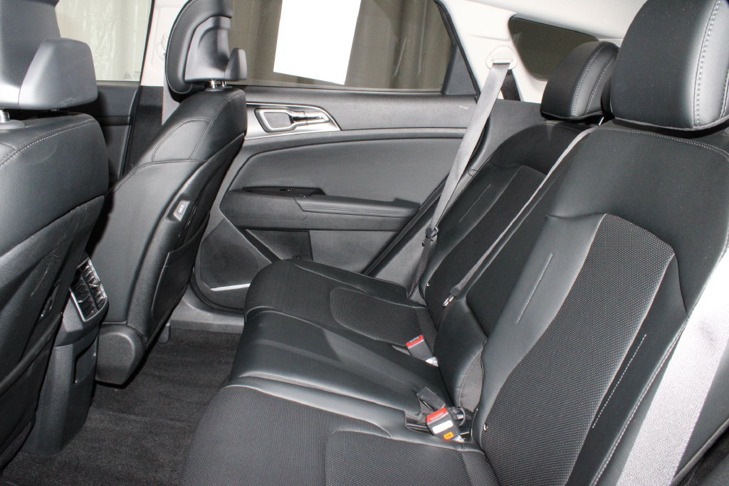 Used 2025 Kia Sportage EX AWD/4WD image 15