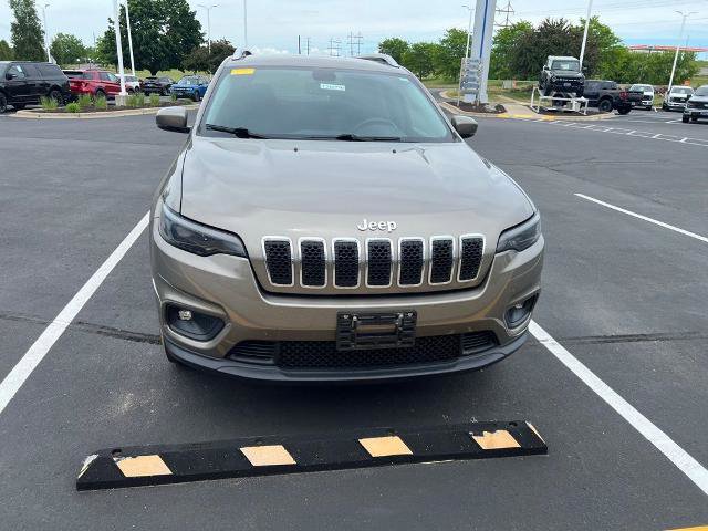 Used 2019 Jeep Cherokee Latitude Plus w/ Comfort/Convenience Group AWD/4WD image 2