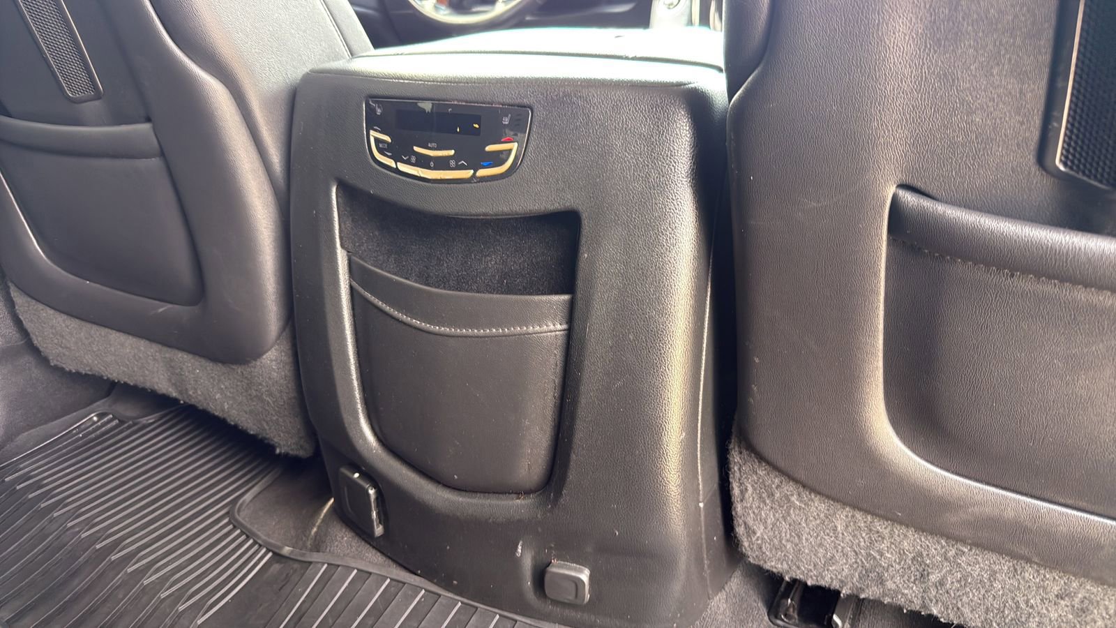 Used 2018 Cadillac Escalade Luxury RWD image 27