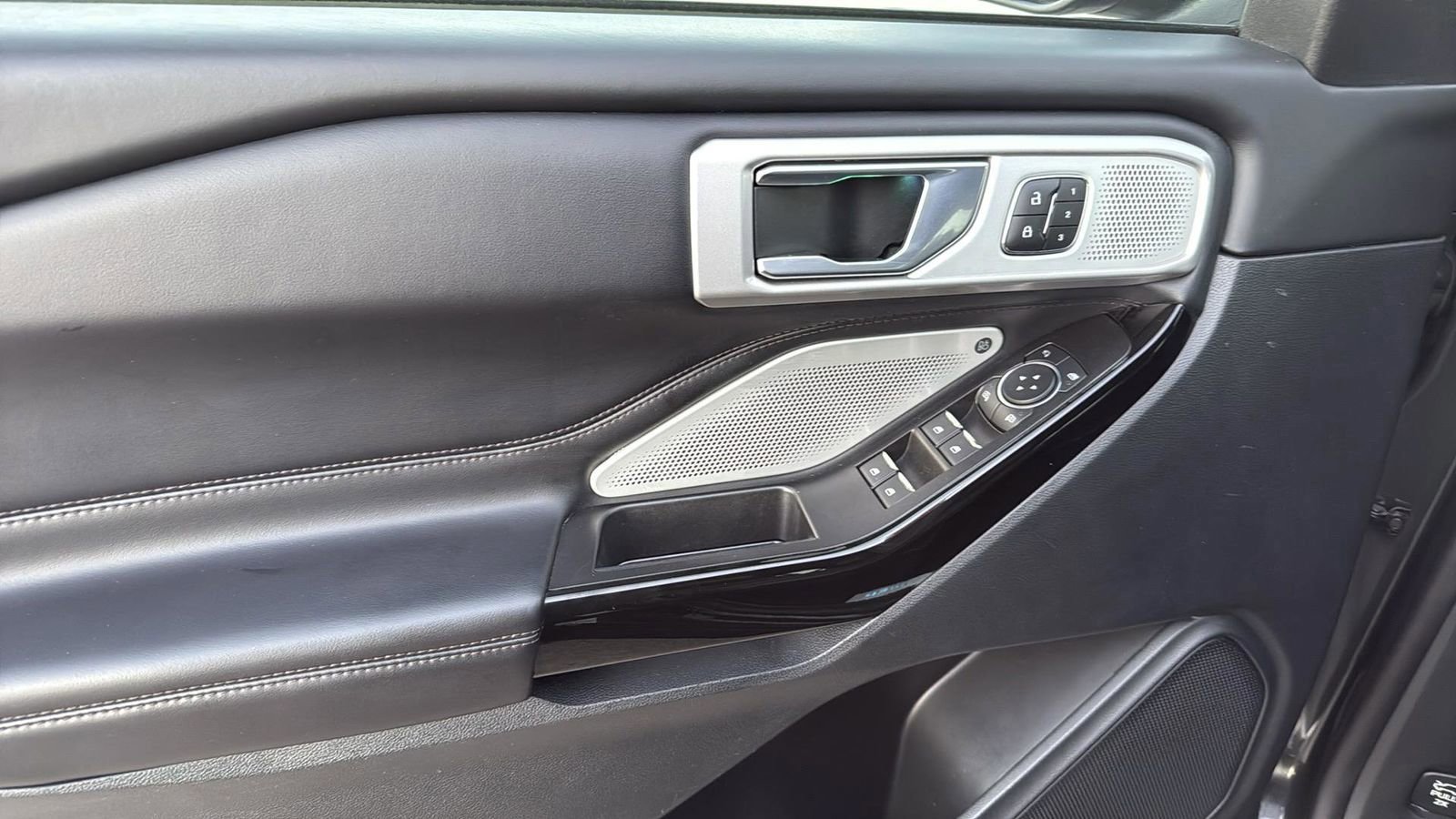 Certified 2022 Ford Explorer Platinum w/ Technology Package image 10