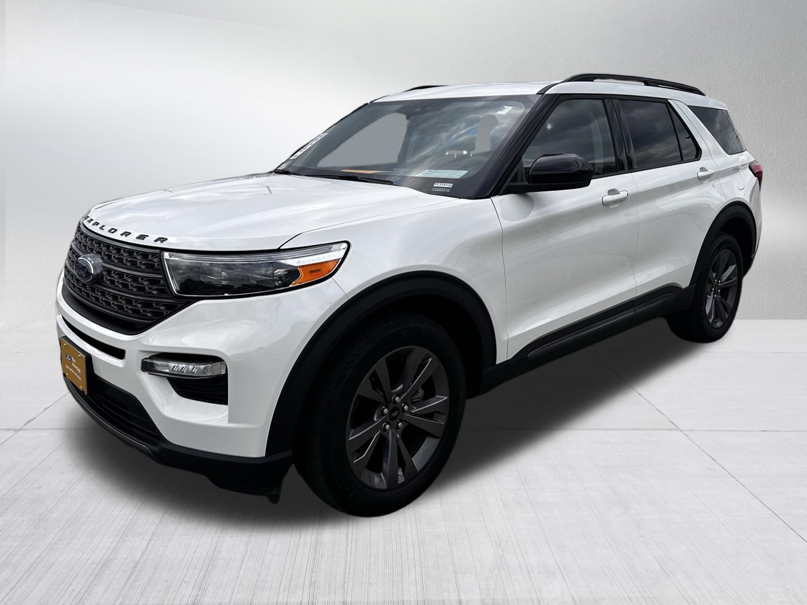 Certified 2024 Ford Explorer XLT w/ Equipment Group 202A AWD/4WD image 3