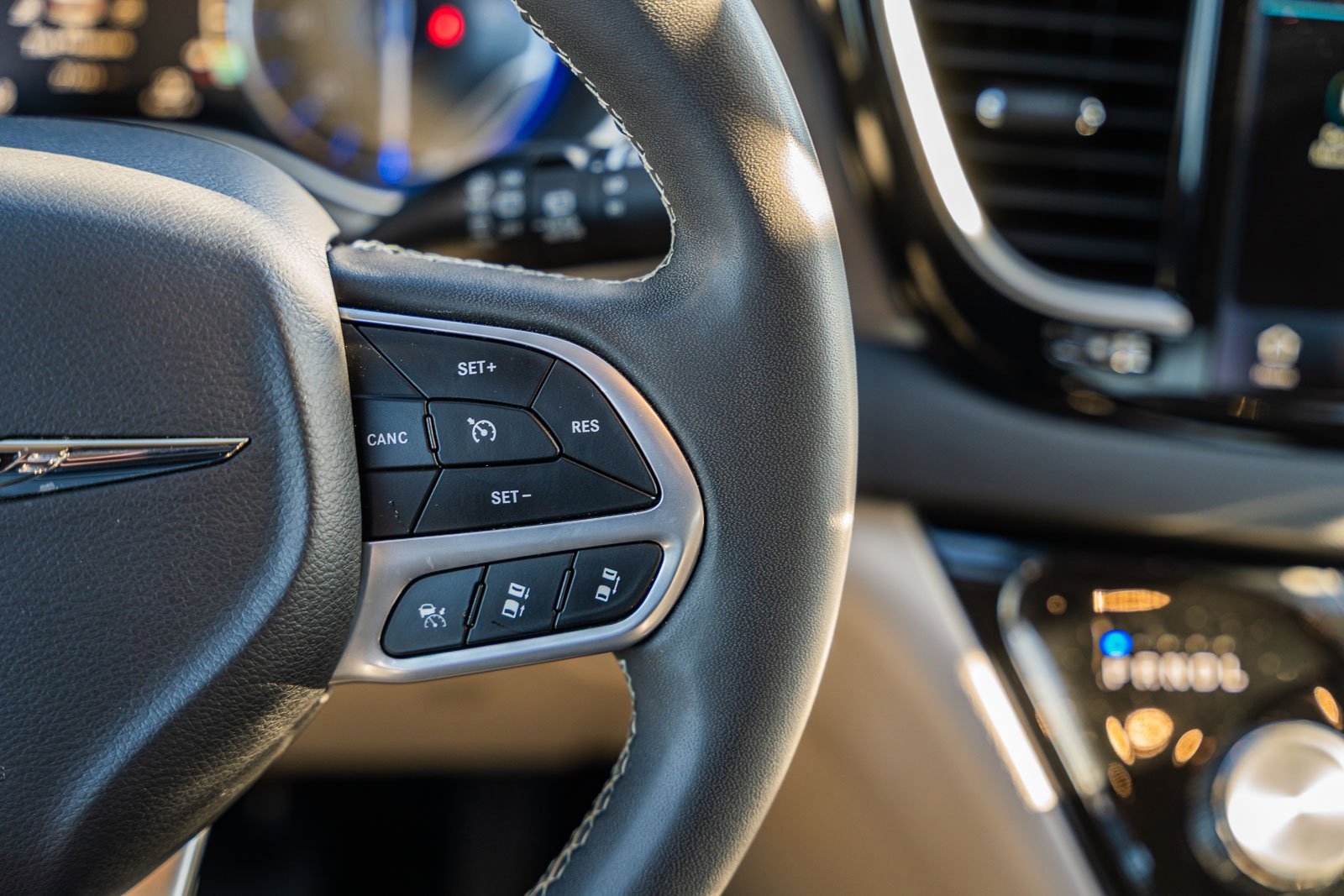 Used 2023 Chrysler Pacifica Touring-L image 28