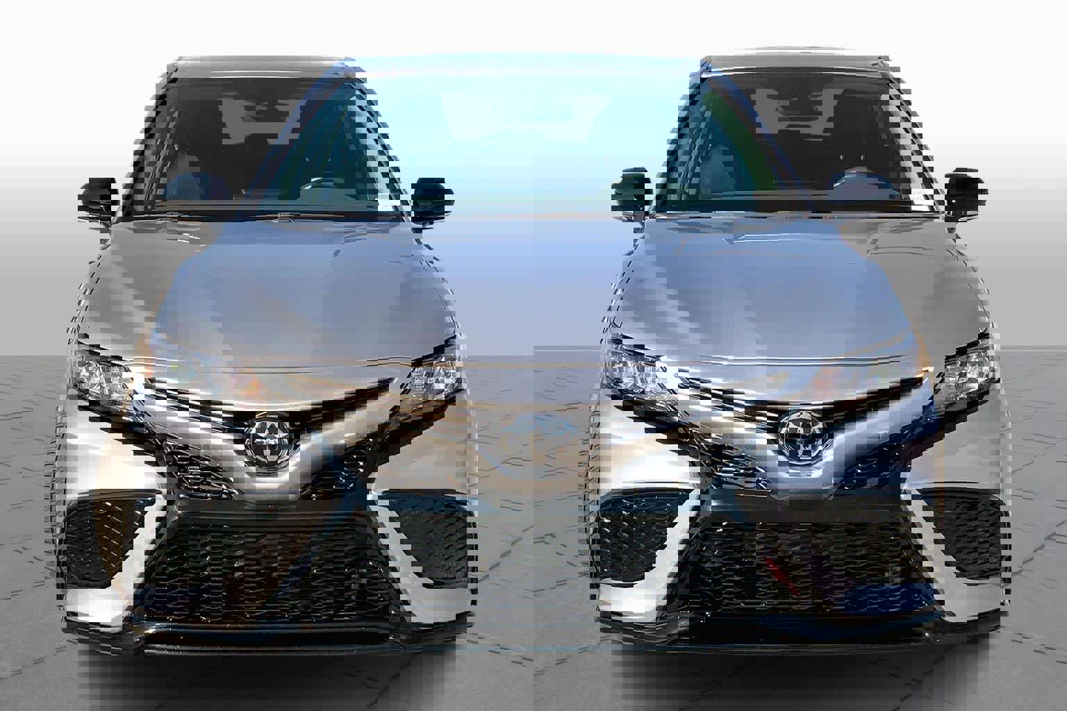 Used 2024 Toyota Camry SE image 3