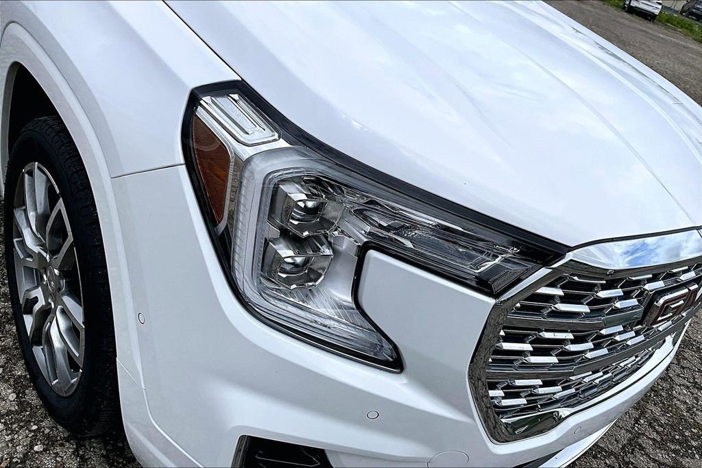 Used 2023 GMC Terrain Denali w/ Denali Premium Package AWD/4WD image 29