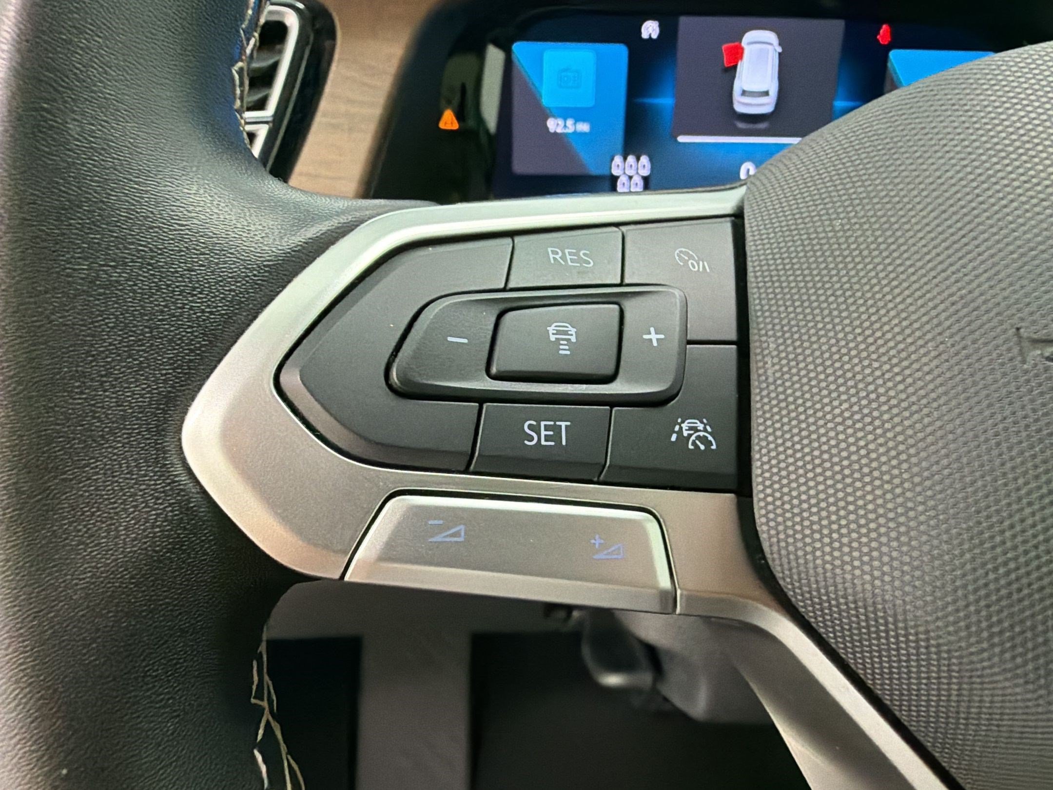 Used 2025 Volkswagen Atlas SE FWD image 16