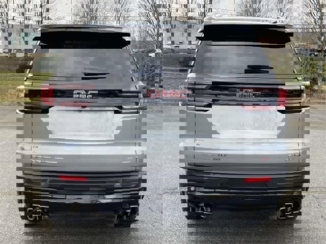 Used 2024 GMC Acadia AT4 w/ Luxury Package image 4