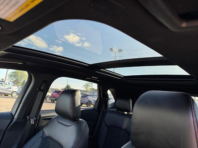 Certified 2024 Ford Edge ST-Line w/ Class II Trailer Tow Package image 9