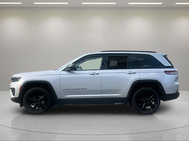 Used 2023 Jeep Grand Cherokee Altitude AWD/4WD image 4