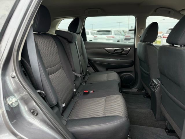 Used 2019 Nissan Rogue S image 32
