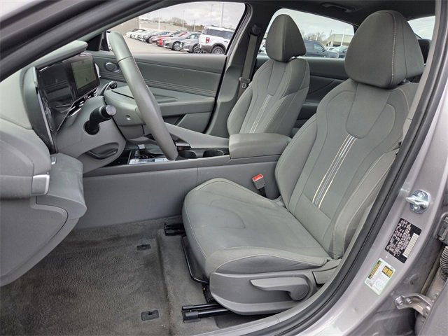 Used 2025 Hyundai Elantra SEL image 9