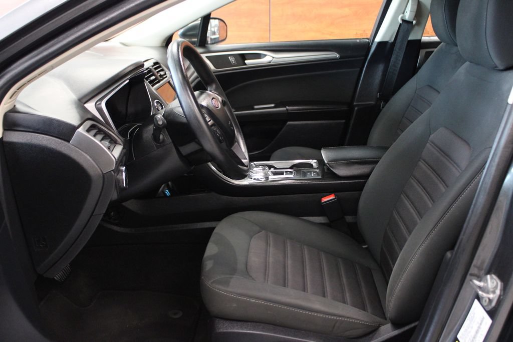Certified 2020 Ford Fusion SE FWD image 11