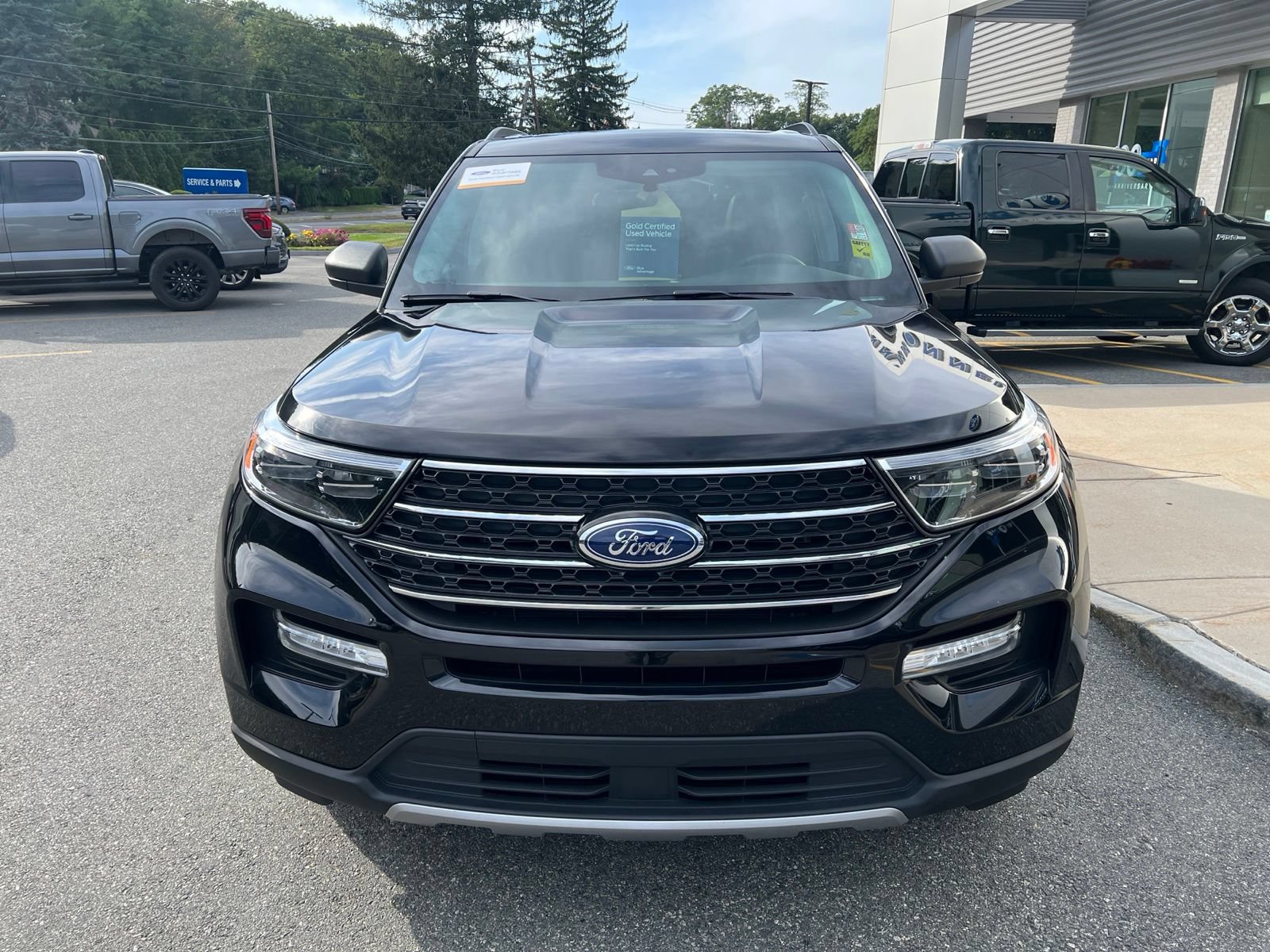 Certified 2024 Ford Explorer XLT w/ Equipment Group 202A AWD/4WD image 2