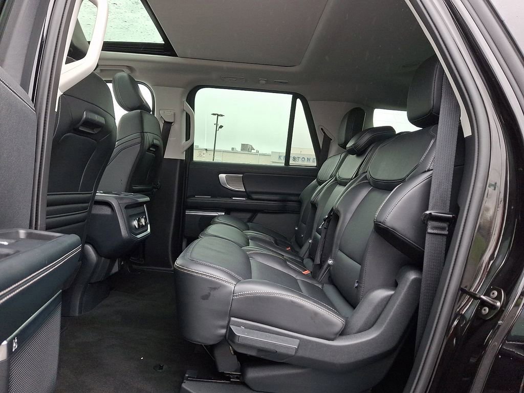 Certified 2025 Ford Expedition Max Platinum image 10