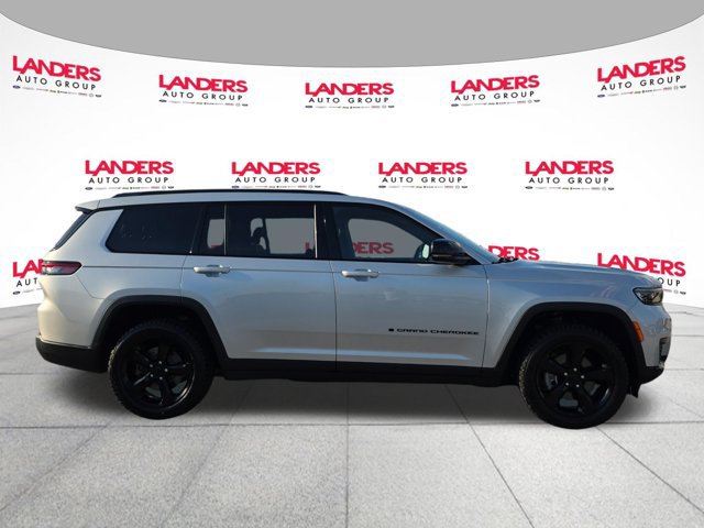 Used 2023 Jeep Grand Cherokee L Laredo AWD/4WD image 2