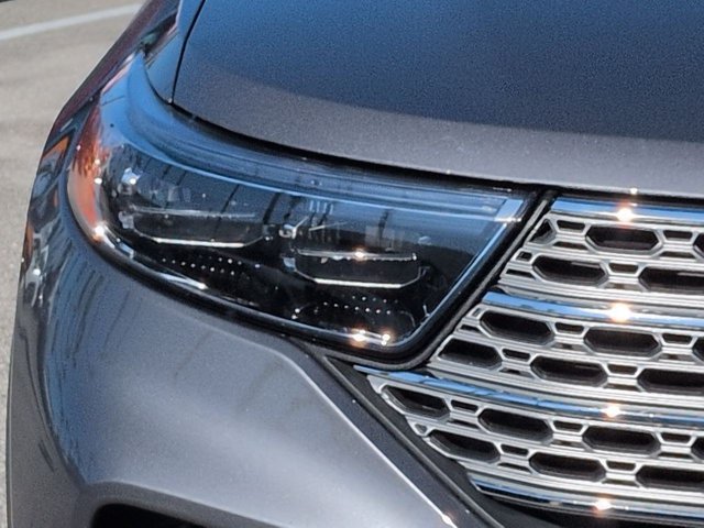 Certified 2022 Ford Explorer Limited AWD/4WD image 10