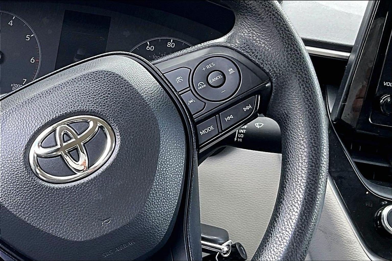 Used 2025 Toyota Corolla LE FWD image 23