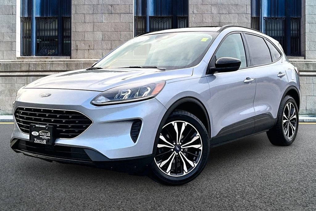 Certified 2022 Ford Escape SE w/ SE Sport Appearance Package AWD/4WD image 2