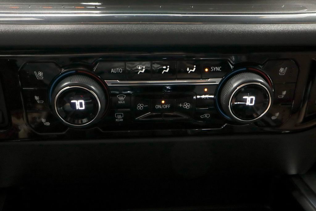 Used 2023 Chevrolet Silverado 1500 High Country w/ High Country Premium Package AWD/4WD image 28