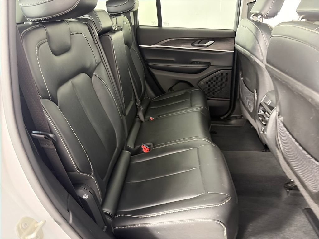 Used 2024 Jeep Grand Cherokee Limited AWD/4WD image 29