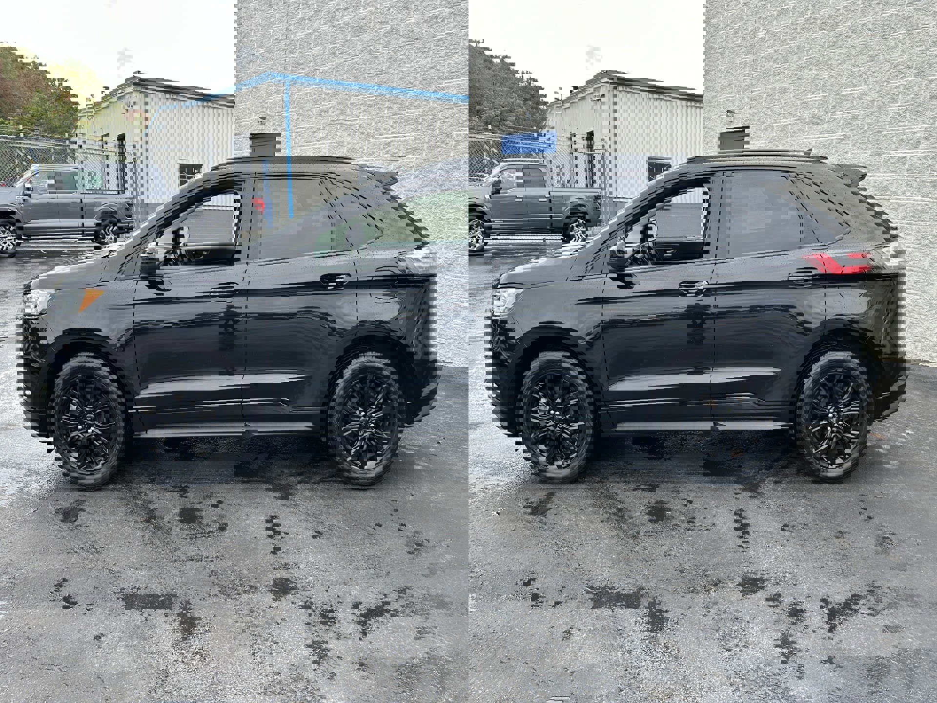 Certified 2022 Ford Edge SE w/ Black Appearance Package image 4