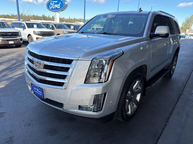 Used 2017 Cadillac Escalade Luxury image 3