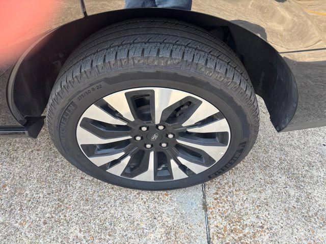 Certified 2025 Ford Expedition Platinum w/ Driver's Package AWD/4WD image 11