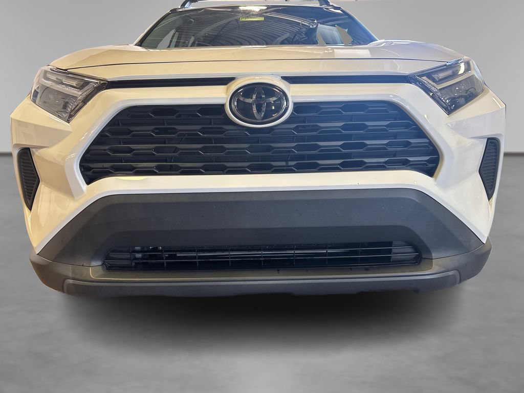 Used 2022 Toyota RAV4 XLE AWD/4WD image 12