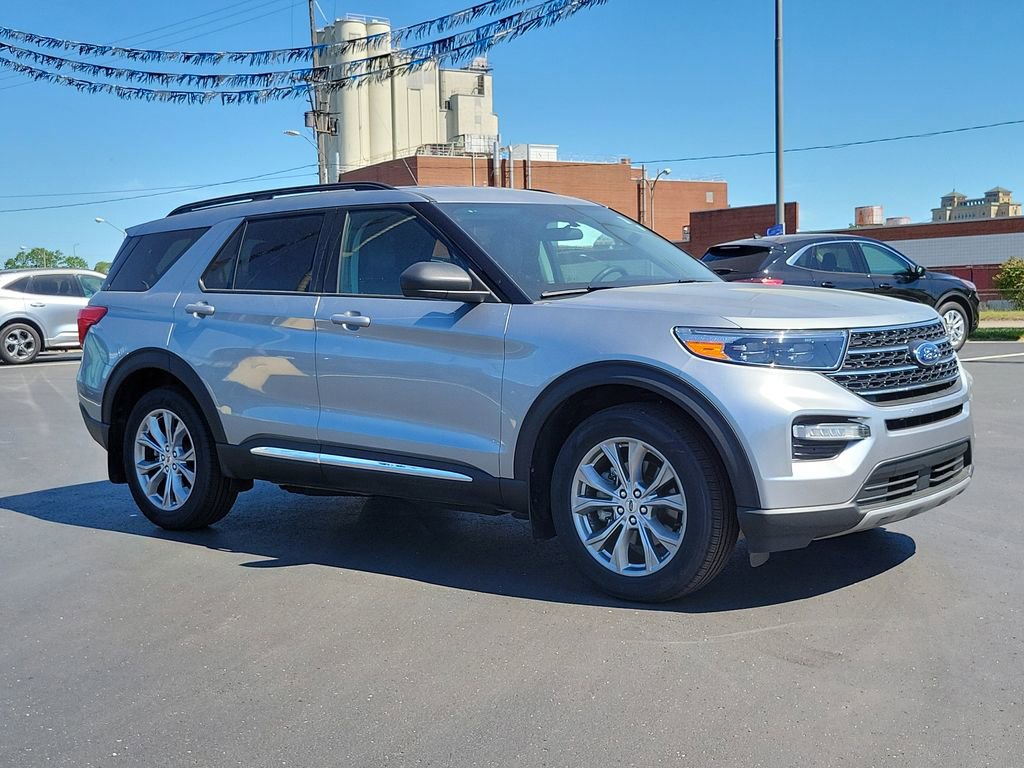Certified 2023 Ford Explorer XLT w/ Equipment Group 202A AWD/4WD image 2