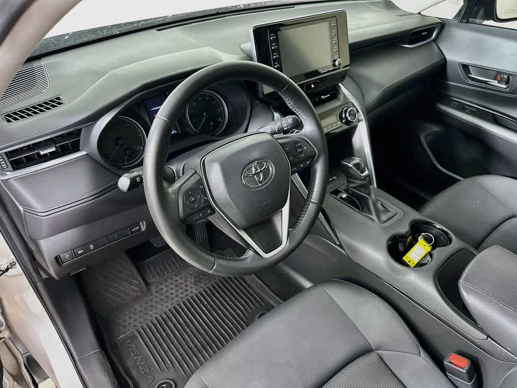 Used 2021 Toyota Venza LE AWD/4WD image 2