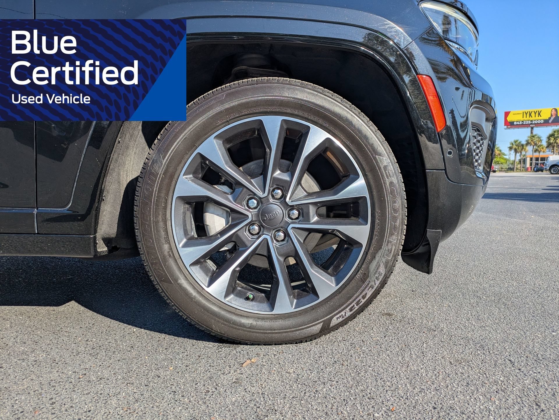 Used 2022 Jeep Grand Cherokee Overland w/ Luxury Tech Group IV AWD/4WD image 12