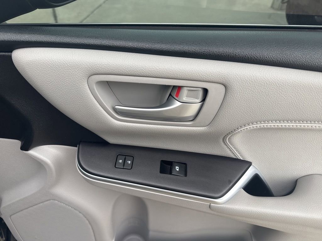 Used 2017 Toyota Camry XLE image 32