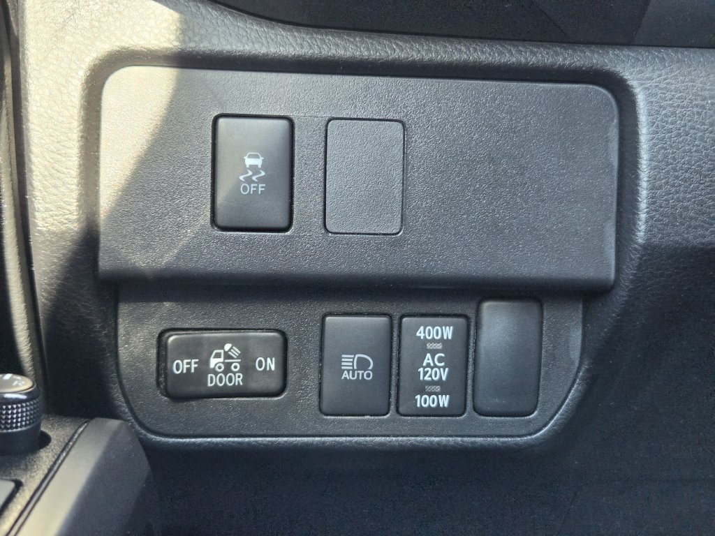 Used 2023 Toyota Tacoma TRD Off-Road w/ Technology Package AWD/4WD image 21