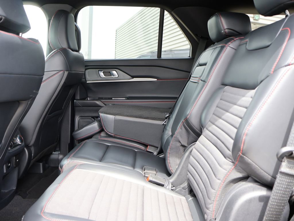Certified 2025 Ford Explorer ST-Line w/ ST-Line Street Pack AWD/4WD image 19