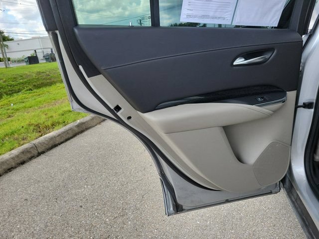 Used 2022 Cadillac XT4 Premium Luxury w/ Technology Package FWD image 15