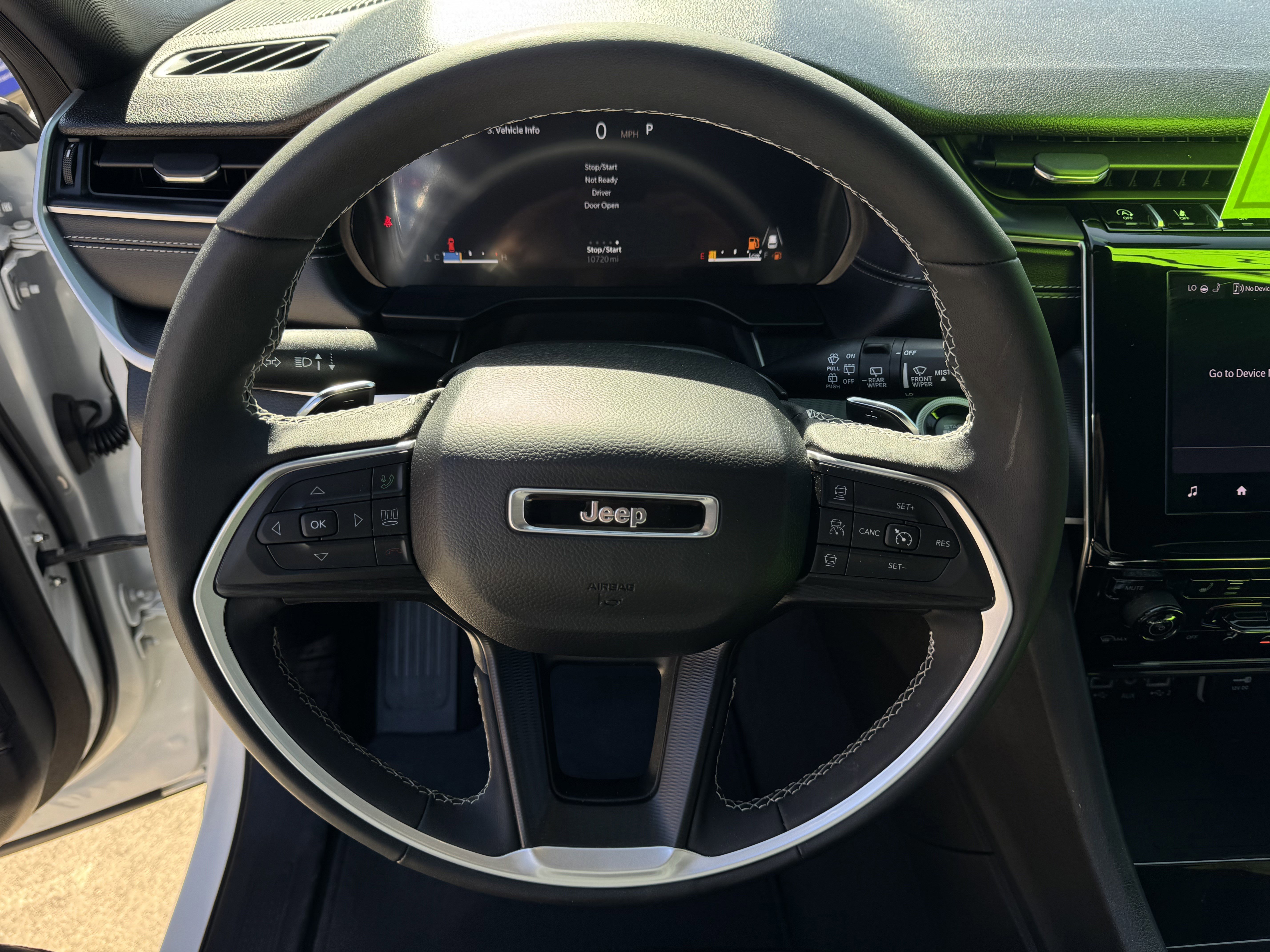 Used 2025 Jeep Grand Cherokee L Laredo image 19