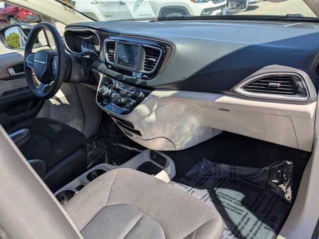 Used 2023 Chrysler Voyager LX FWD image 33