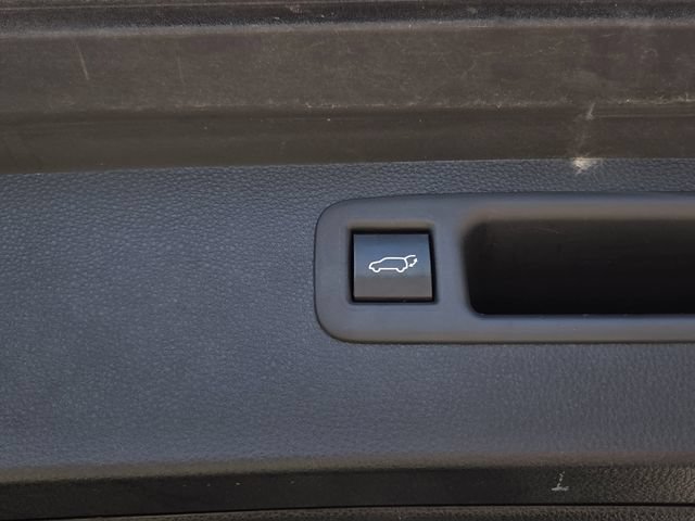 Used 2021 Toyota Highlander LE AWD/4WD image 23